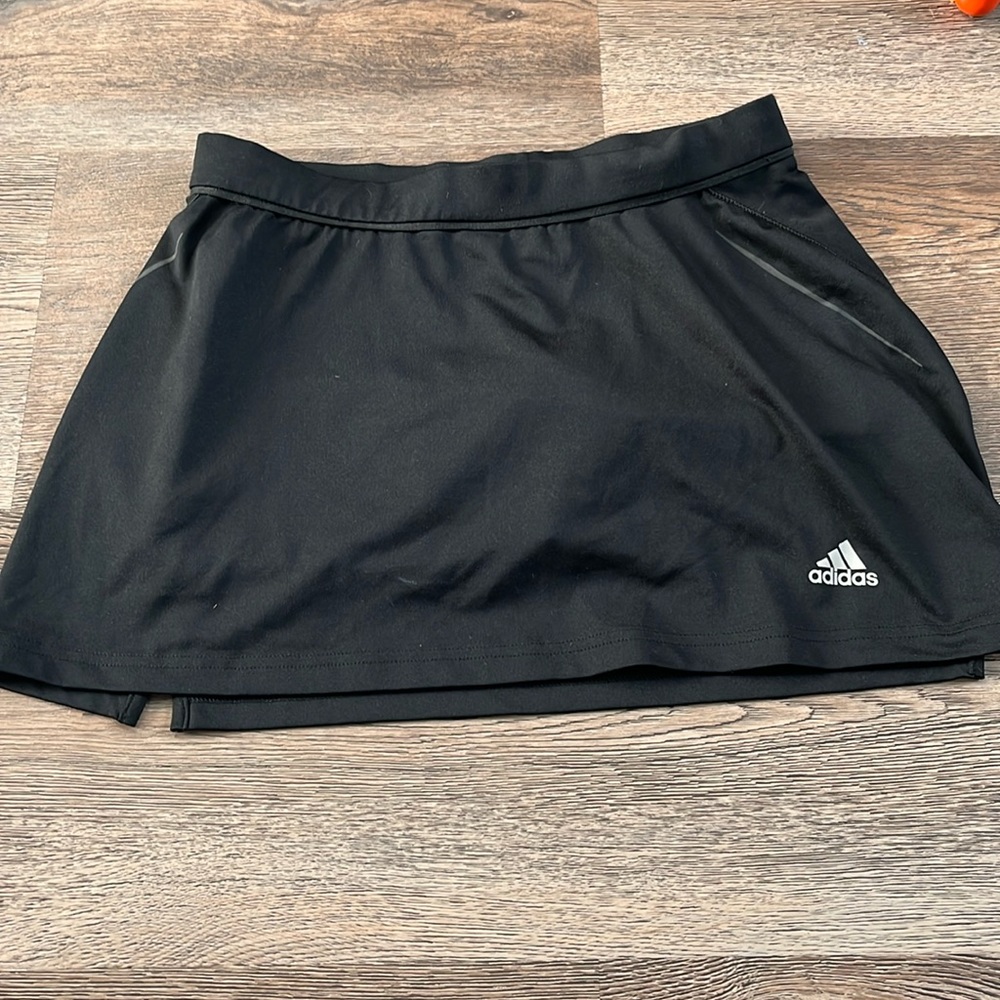 Black adidas golf/tennis skort
